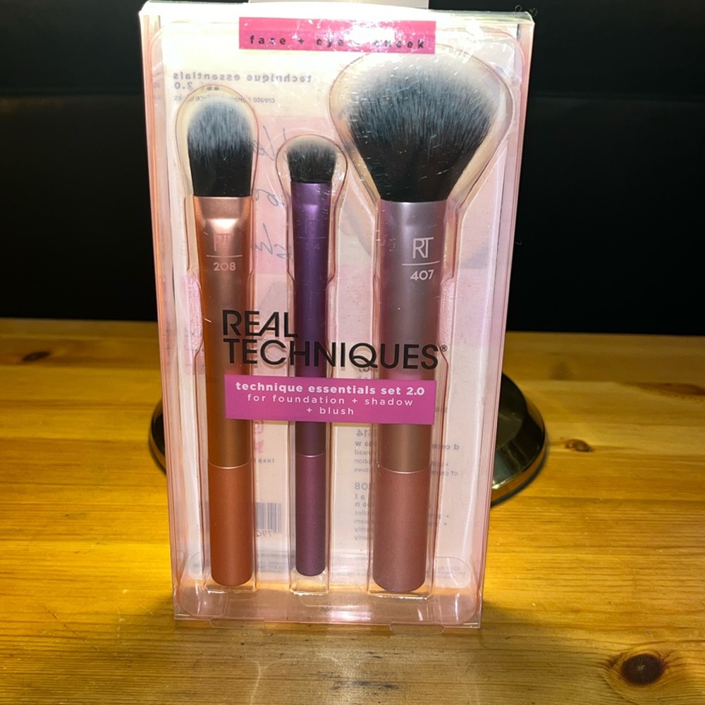 Real Techniques Essentials Set 2.0 • Foundation + Shadow + Blush Brushes • Vegan